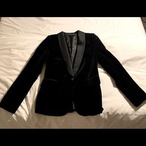 Zara velvet blazer in black. Size medium.